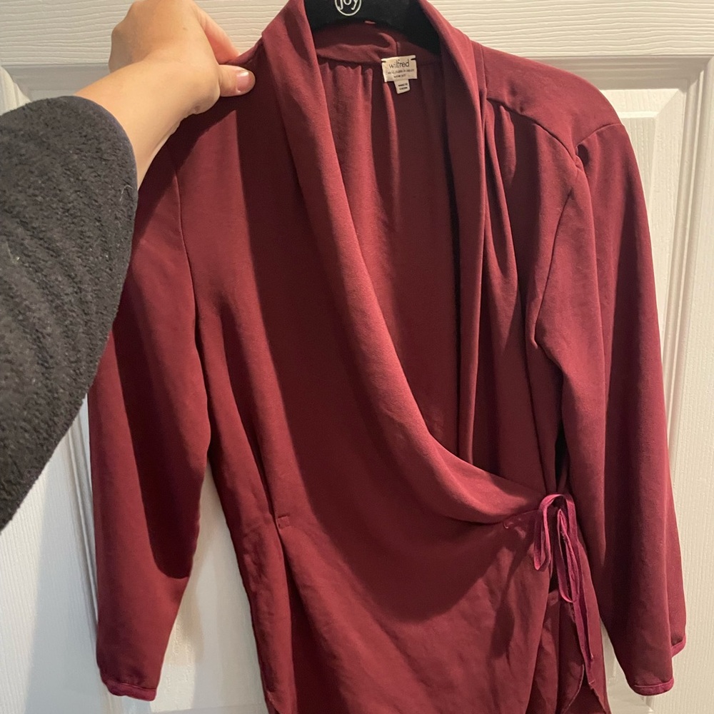 Wilfred XS wrap top wine color